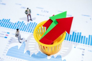 如何分析企业收购的战略意义？这些战略对市场格局有何影响？