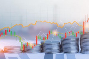 如何分析股票低位放量下跌的情况及其原因？这种情况如何影响投资者的决策？