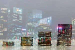 期货平单策略的含义是什么？这种策略有哪些风险和收益？